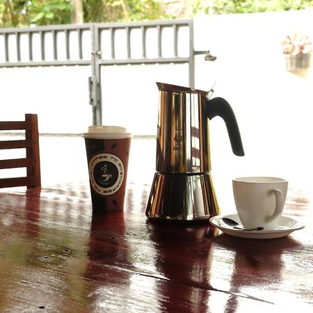 Menaka Homestay タンガラ エクステリア 写真