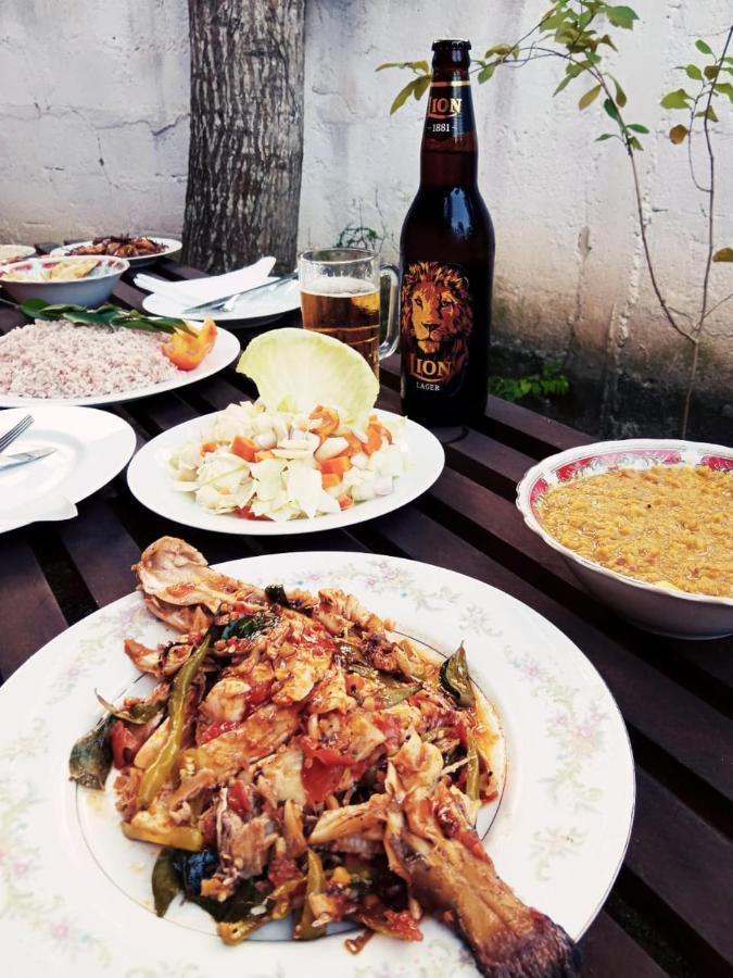 Menaka Homestay タンガラ エクステリア 写真