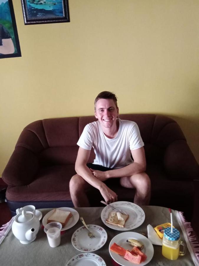 Menaka Homestay タンガラ エクステリア 写真