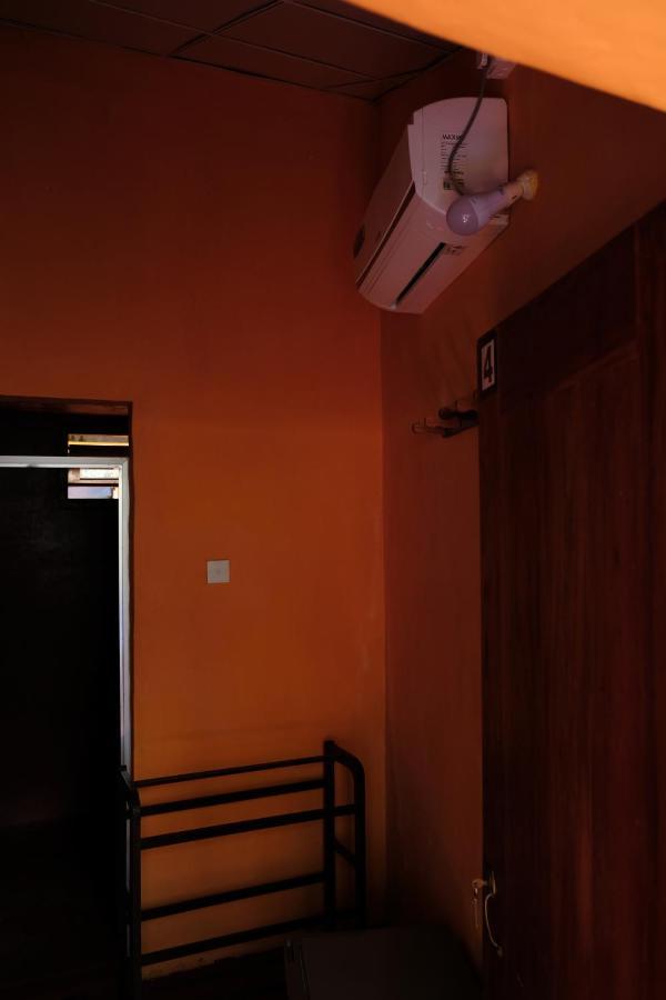 Menaka Homestay タンガラ エクステリア 写真