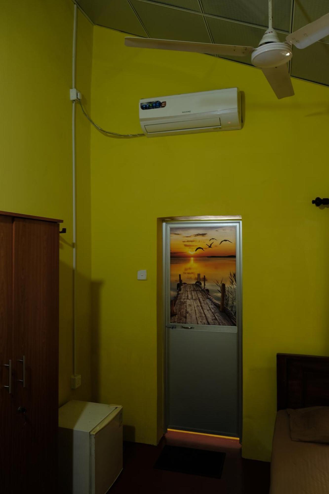 Menaka Homestay タンガラ エクステリア 写真