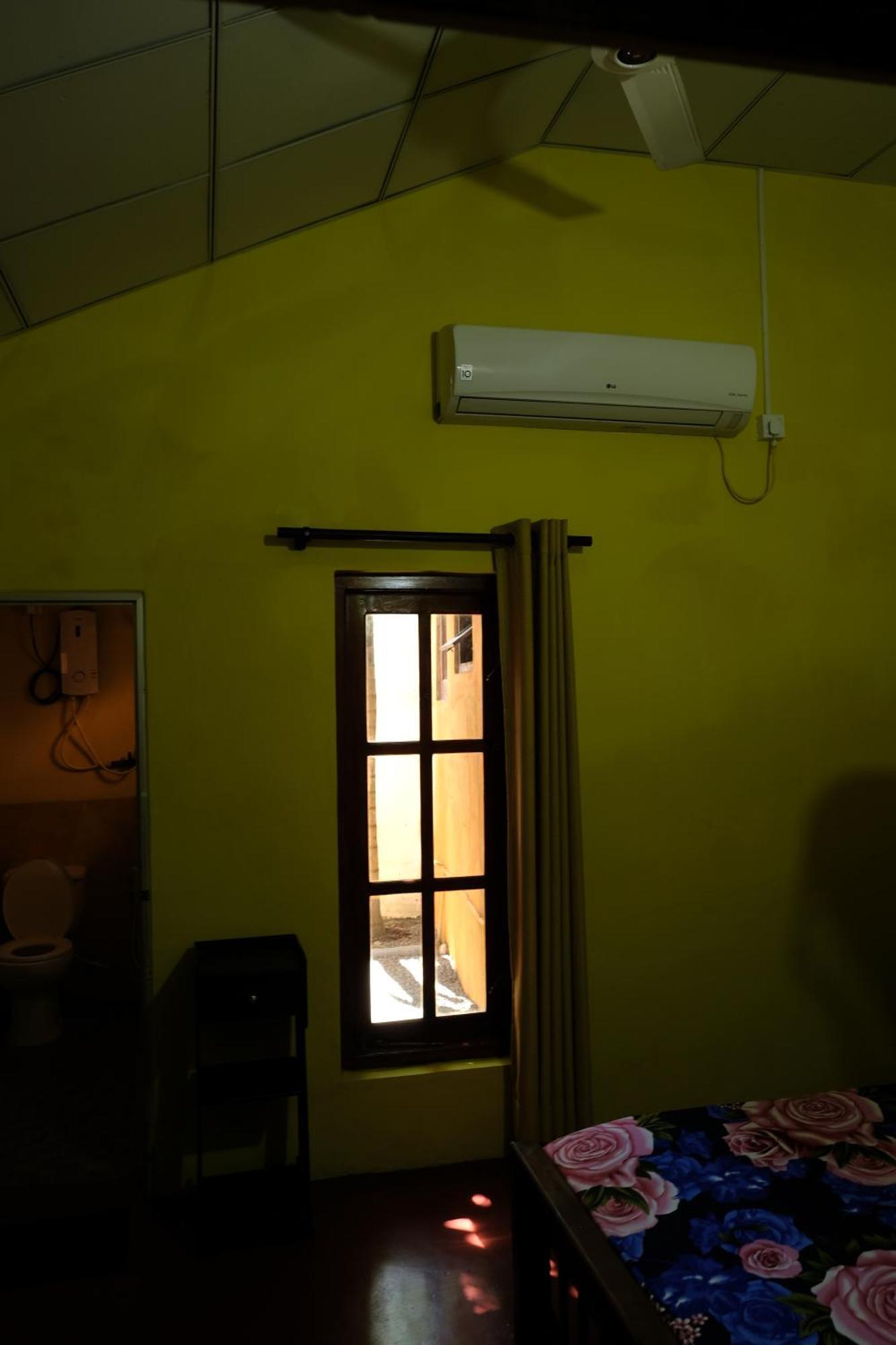 Menaka Homestay タンガラ エクステリア 写真