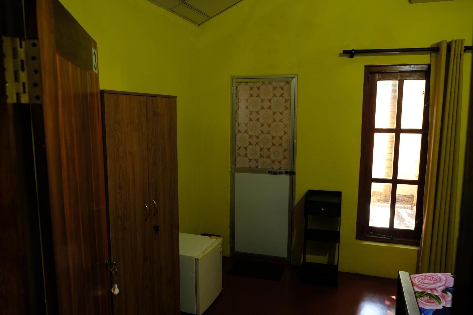 Menaka Homestay タンガラ エクステリア 写真