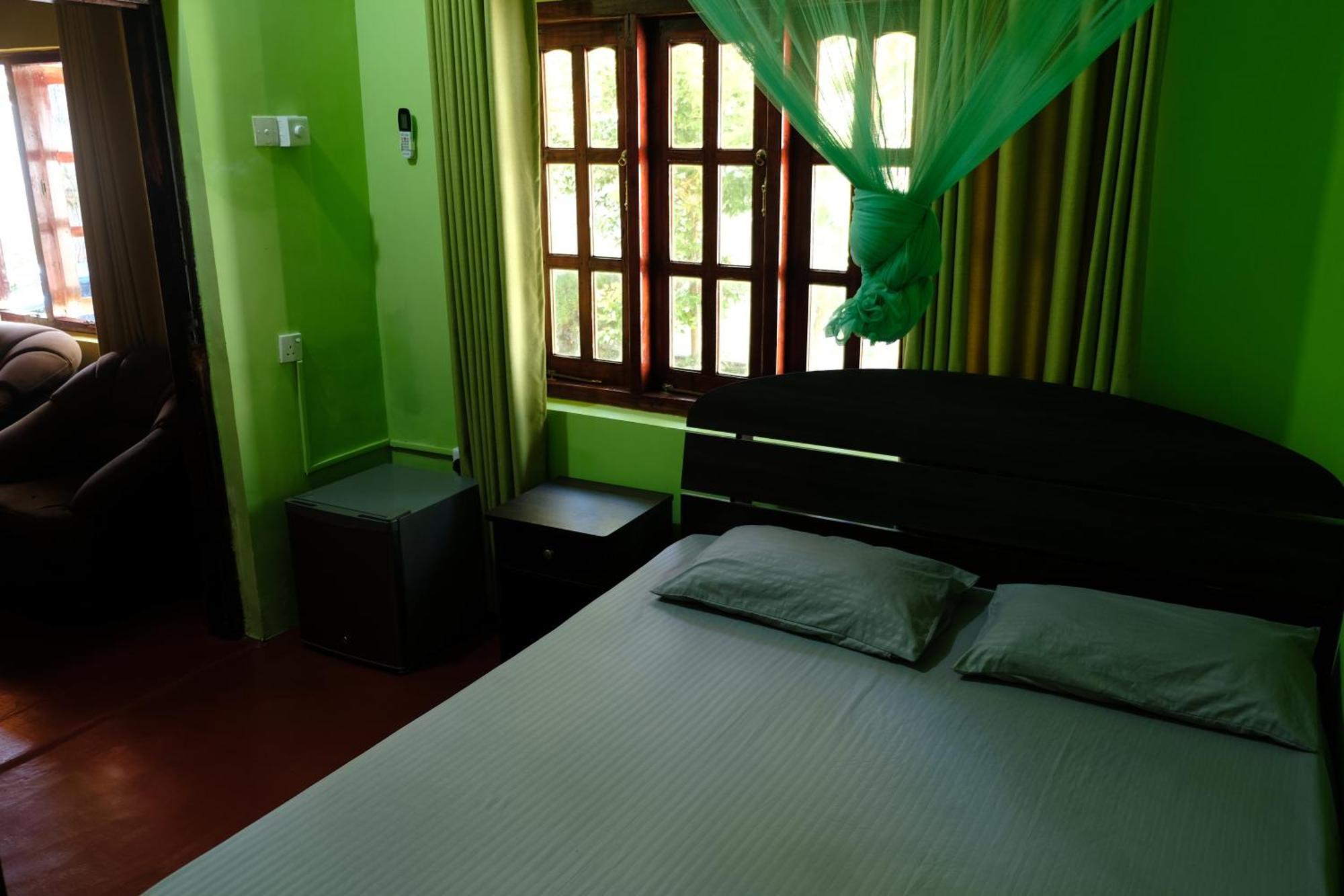 Menaka Homestay タンガラ エクステリア 写真