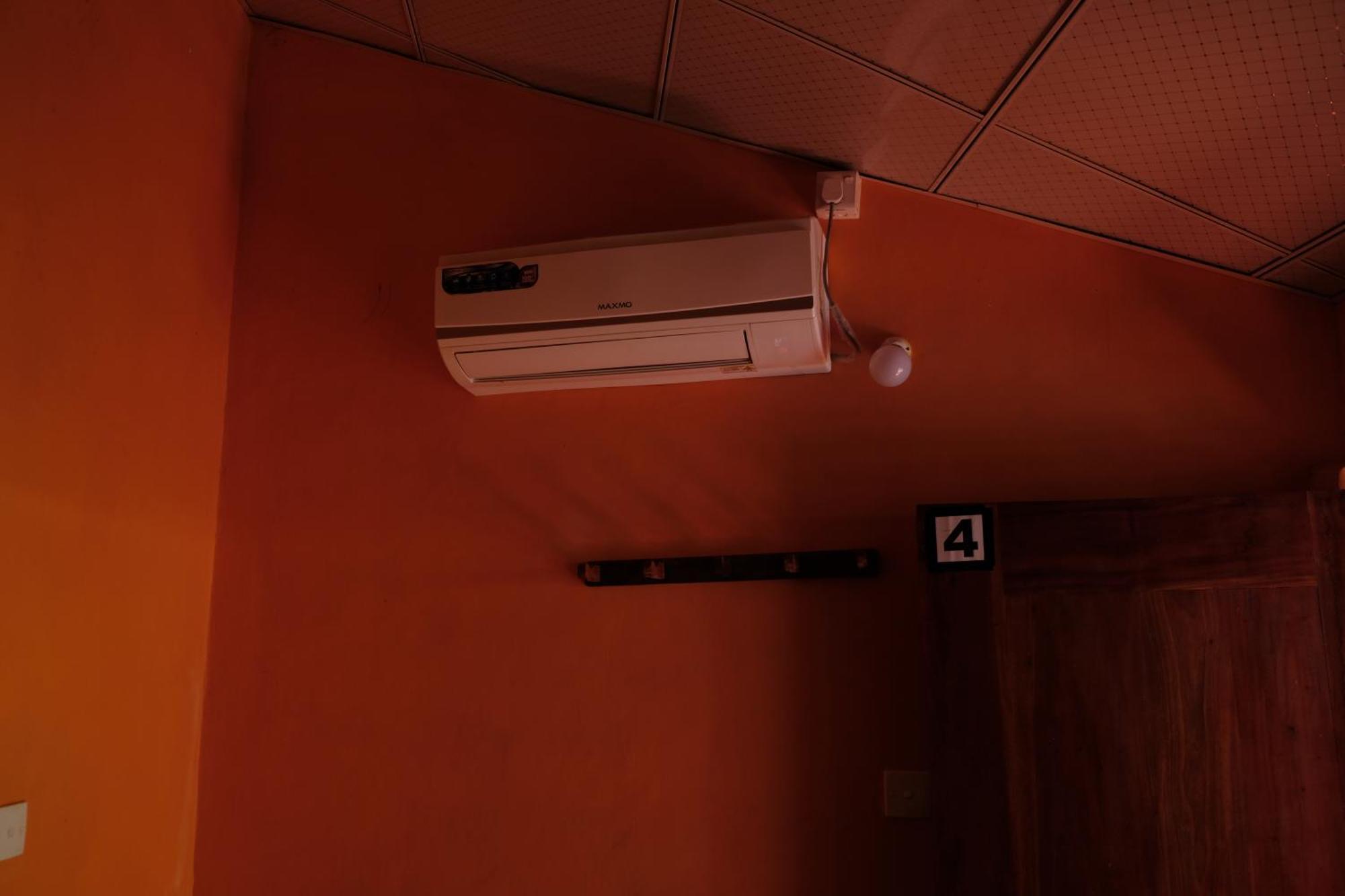 Menaka Homestay タンガラ エクステリア 写真
