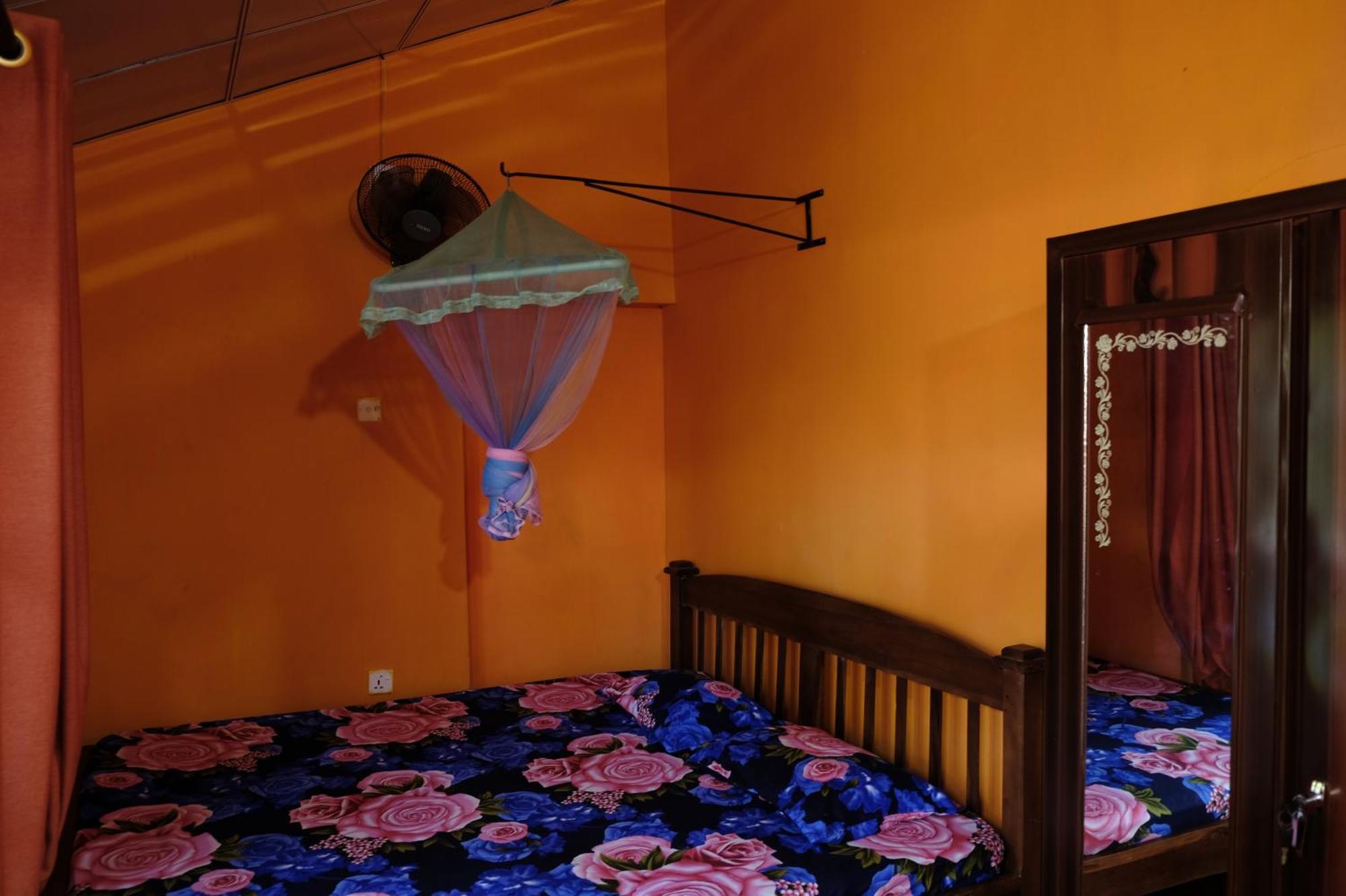 Menaka Homestay タンガラ エクステリア 写真