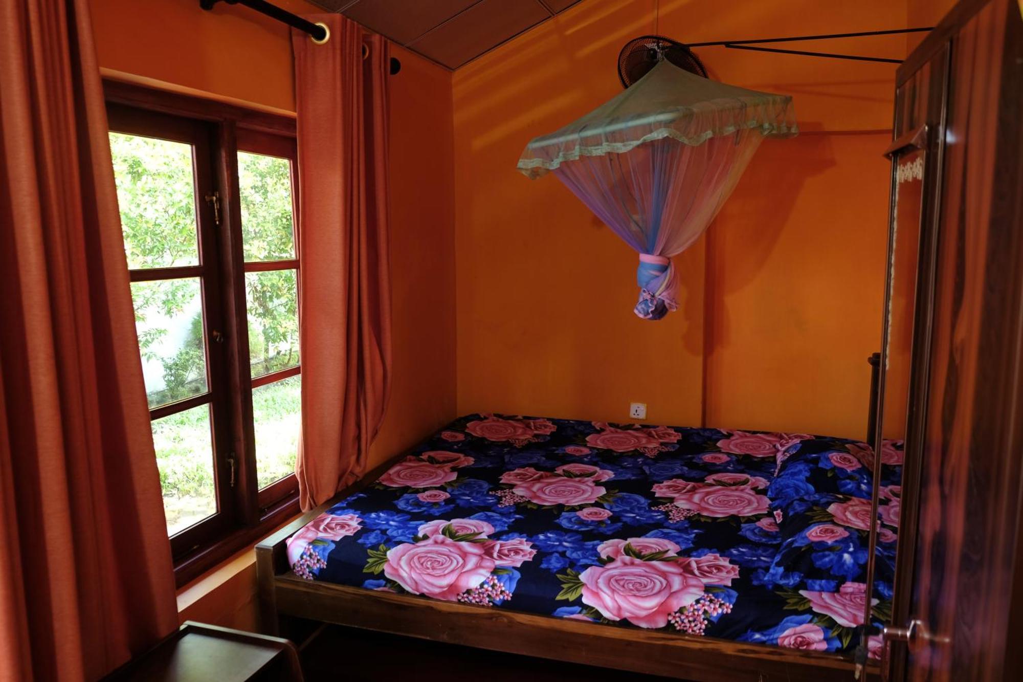 Menaka Homestay タンガラ エクステリア 写真